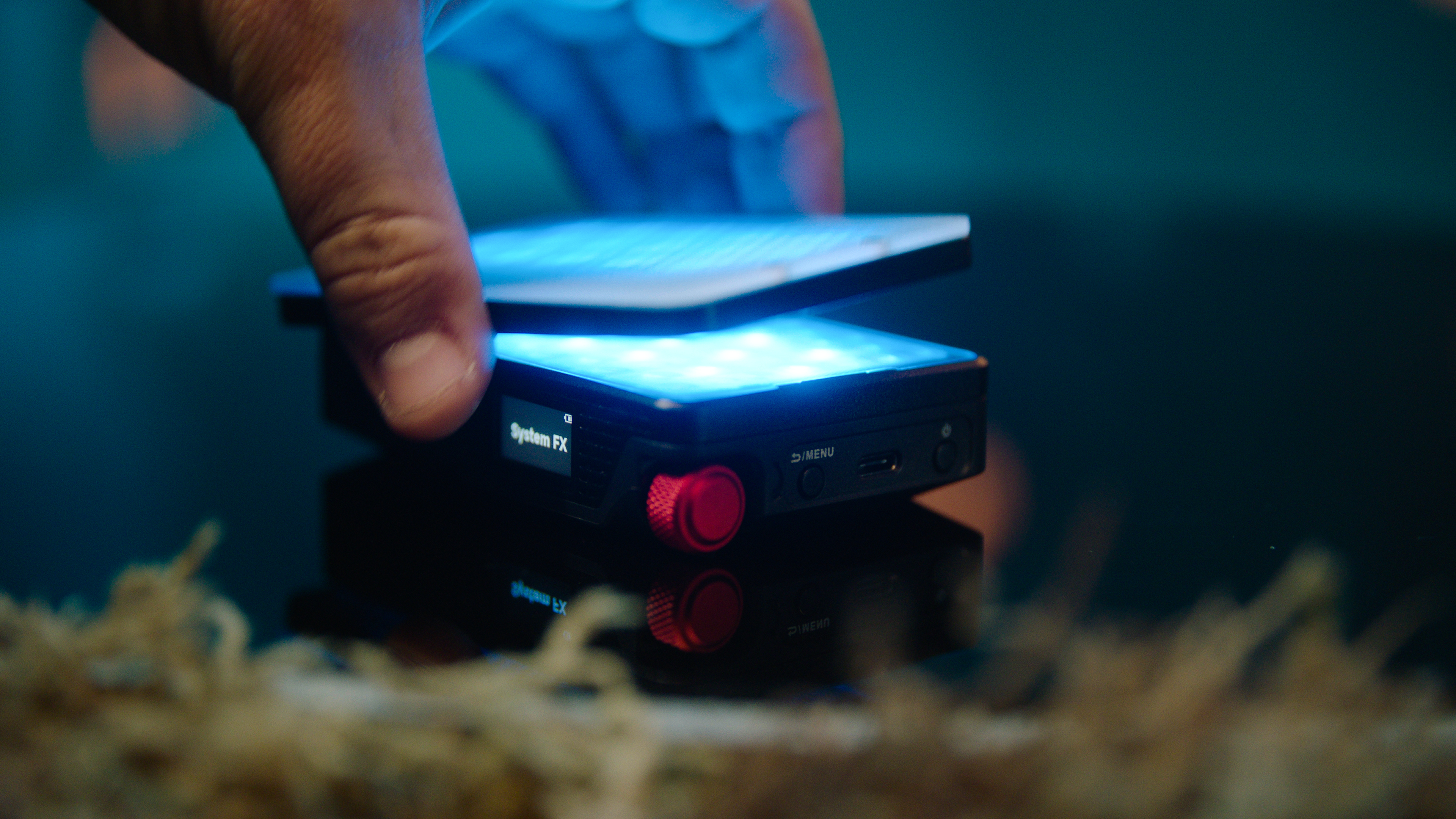 Aputure MC Pro 5W RGBWW lensed mini LED-paneellamp